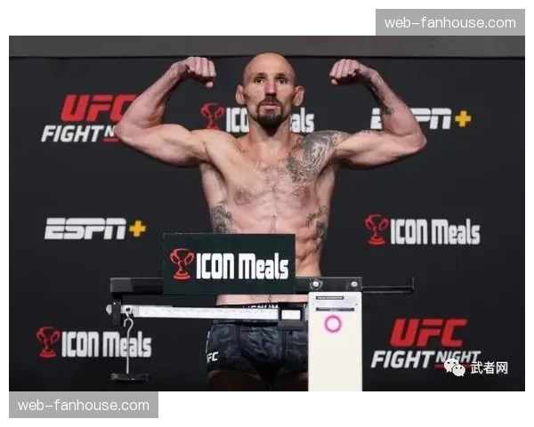 “称重仪式顺利结束，UFC Fight Night所有选手一次过磅”